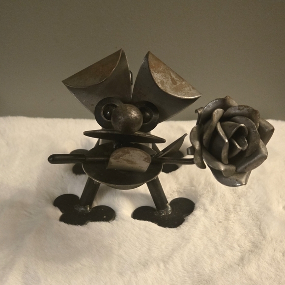 Metal Dog With Rose Ornament - Picture 8 of 9
